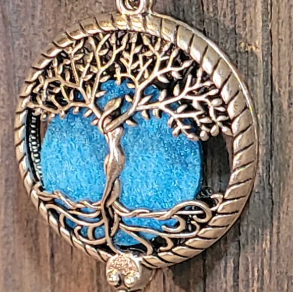 New Essential Oil Tree of Life Diffuser Necklace - Picture 2 of 12